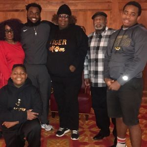 Meet your Posher, Akial